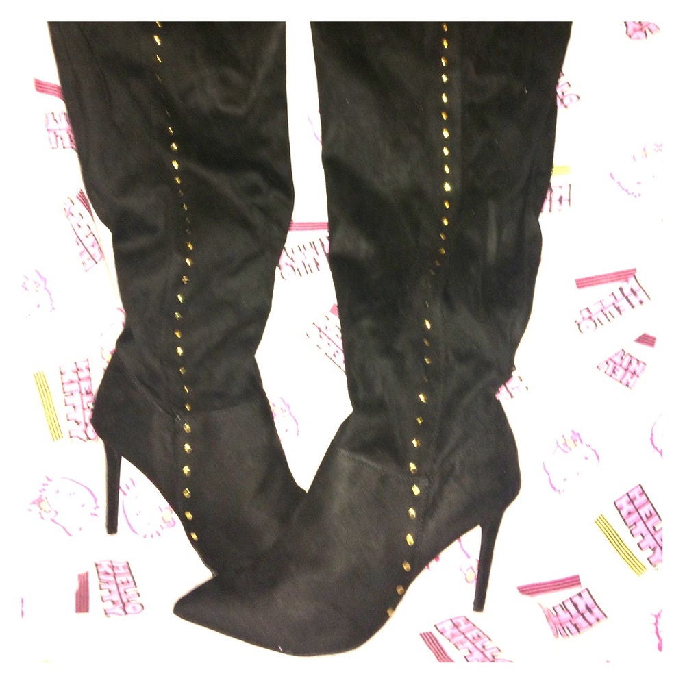 High heel loses boot
